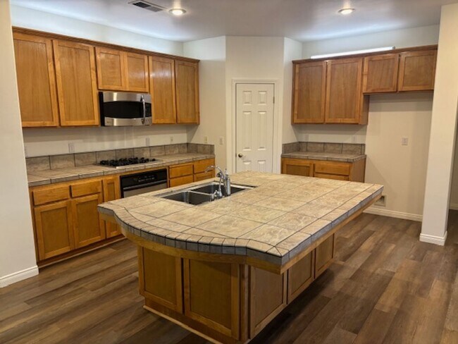 Foto del edificio - Move-In Ready 3 Bedroom Home with Pool in Rosedale