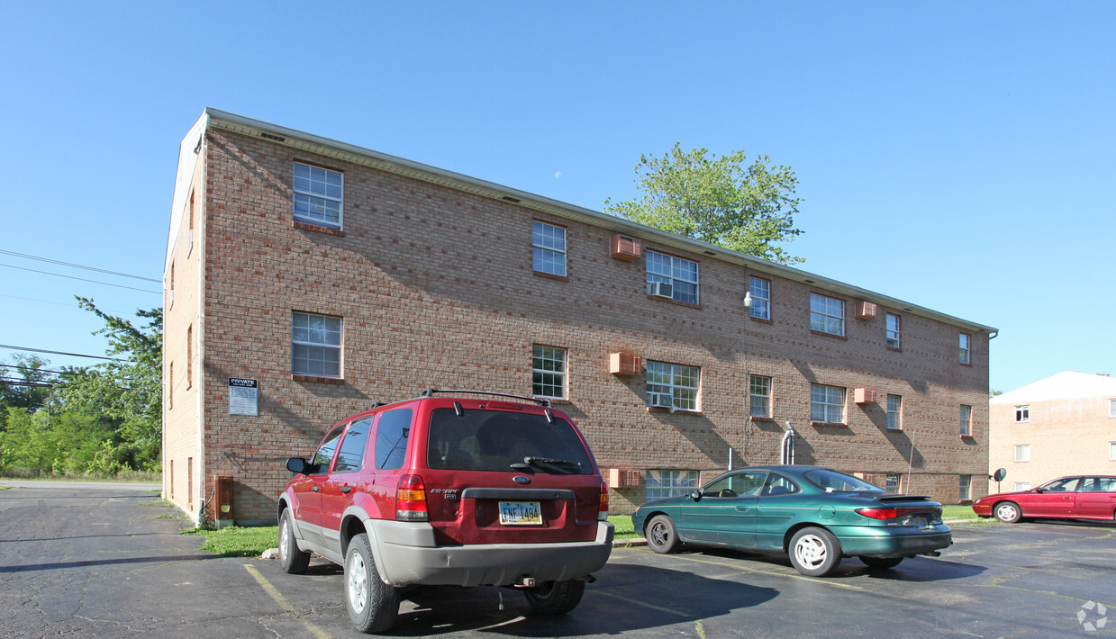 Building Photo - Clough Pike Apartments