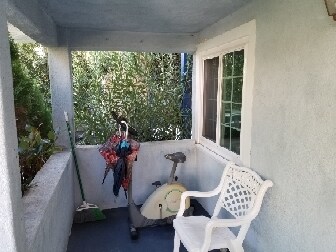 Porche delantero, agradable y tranquilo - 1405 S New Hampshire Ave