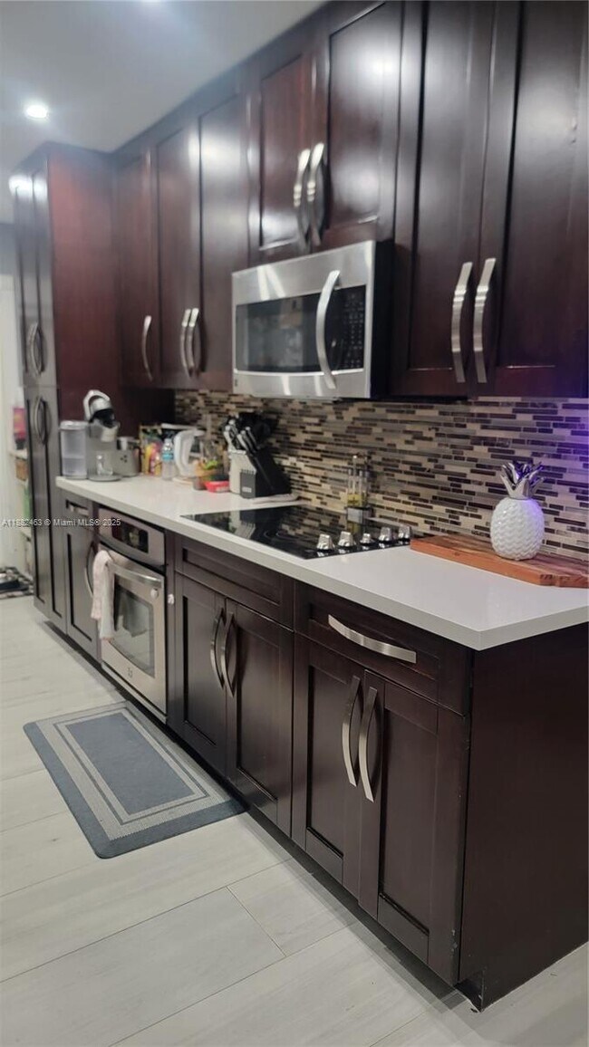 Foto del edificio - 9770 NW 15th Ct