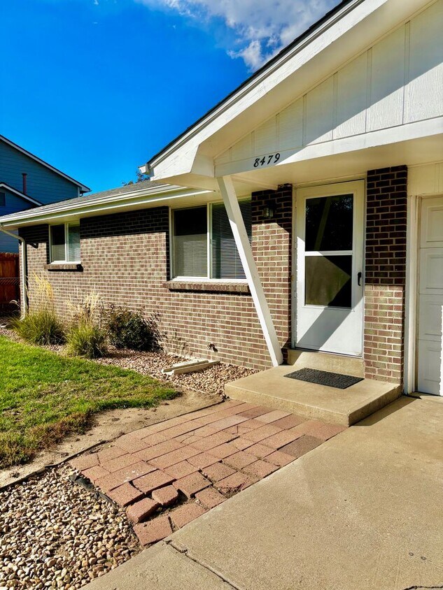 Foto principal - 8469-8479 W. 52nd Place