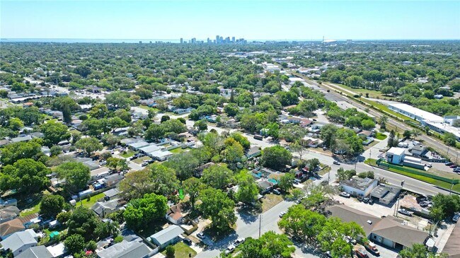 Foto del edificio - 3901 31st St N