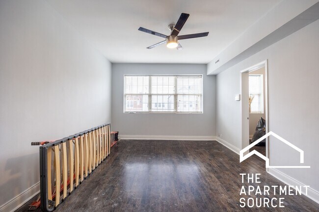 Building Photo - 2551 W Fullerton Ave