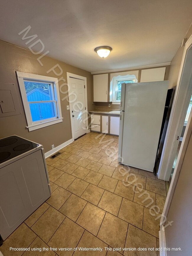 Building Photo - Cozy 2 Bedroom Home