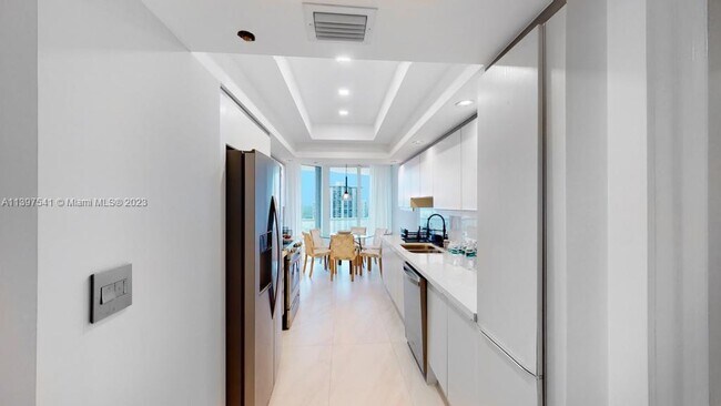 Foto del edificio - 7000 Island Blvd