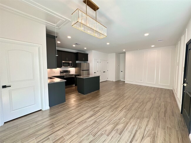 Building Photo - 11557 Persimmon St