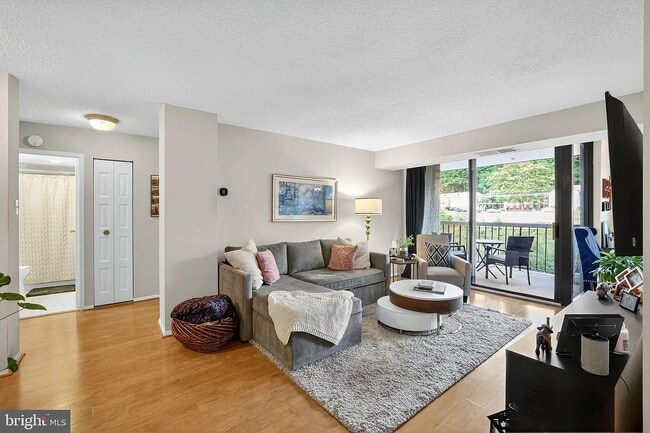 Building Photo - 4500 S Four Mile Run Dr