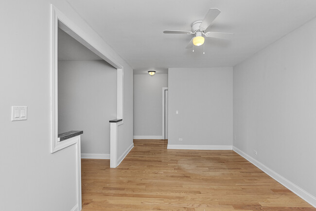 Foto del edificio - 3720 N Pine Grove Ave