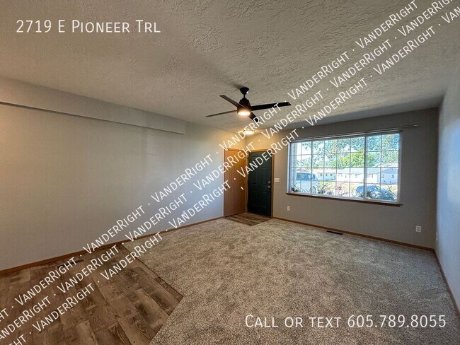 Building Photo - One Floor - 2 Bedroom 2 Bathroom Townhome!