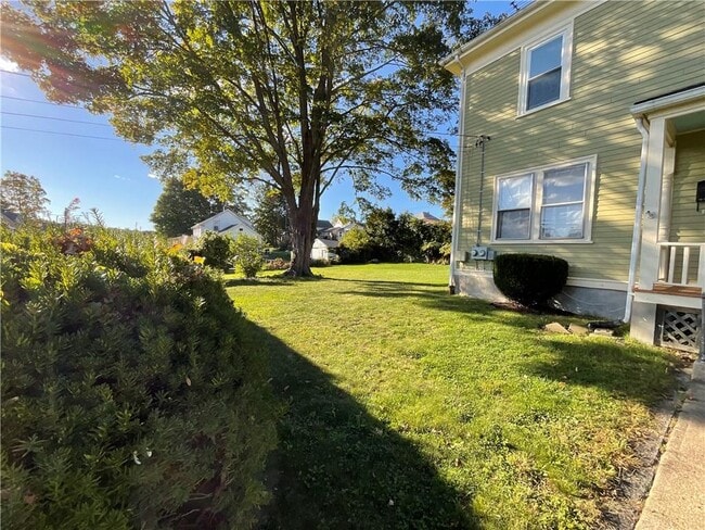 Building Photo - 18 Harmony St