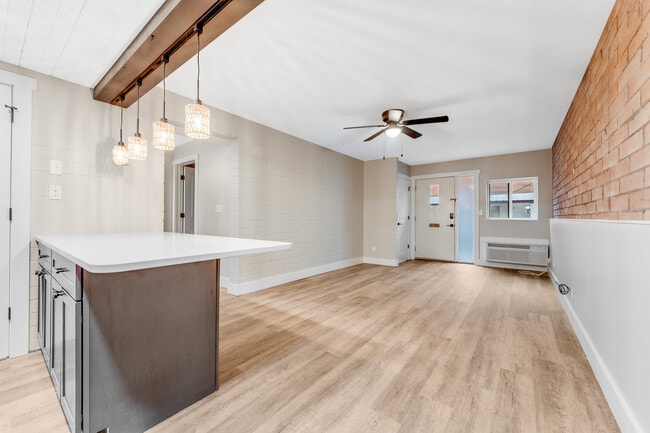 Building Photo - 2772 University Ave