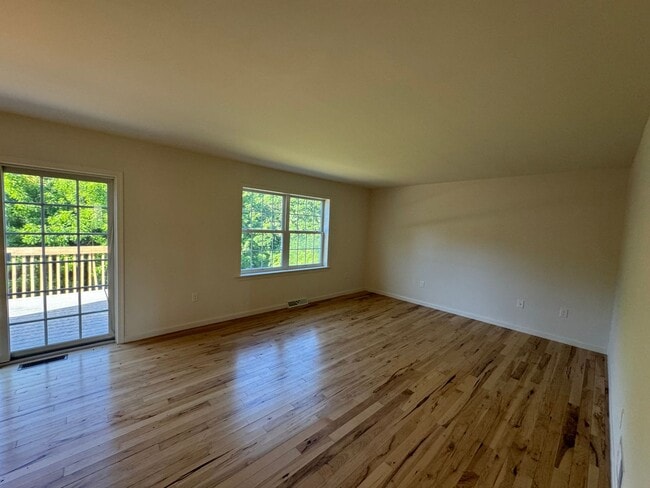 Building Photo - 4 Bed 3 Bath Updated Home In Lititz