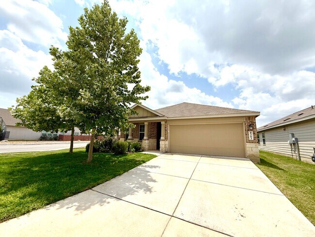 Foto del edificio - **APPLICATION RECEIVED** FIRST TIME RENTAL...