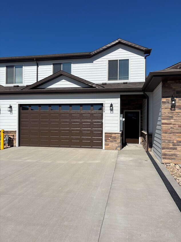 Foto principal - 1629 Blue Creek Ave