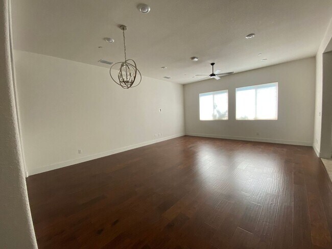 Foto del edificio - Beautiful 4 Bedroom Single Story Home in S...