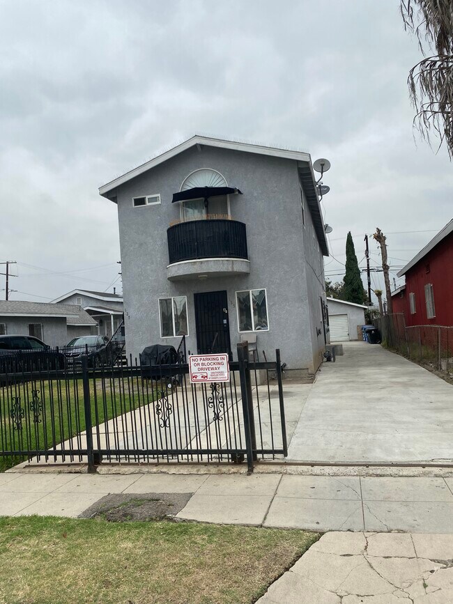 Building Photo - 127 E 103rd St