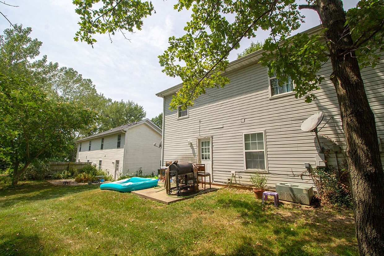 Foto del edificio - 5567-5569 Pinehurst Ln.