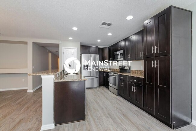 Building Photo - 4 Bedroom Pet-Friendly Home in Kissimmee, FL with Main Street Renewal