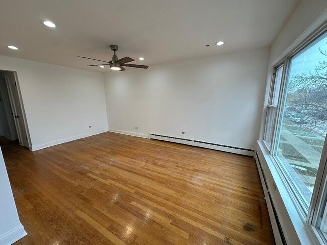 Building Photo - 5530 N Mango Ave