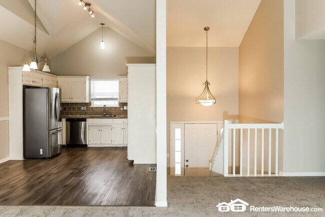 Building Photo - Northland 3 Bd/2Bth Home.  Available 8/17/24!