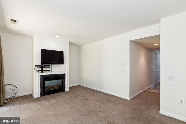 Foto del edificio - 9221 Acer Ln