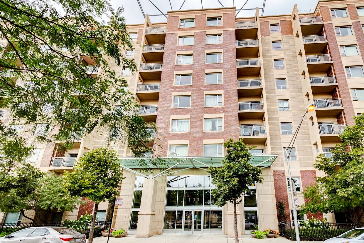 Primary Photo - 100 N Hermitage Ave