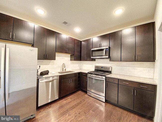 Building Photo - 2903 Bleeker St