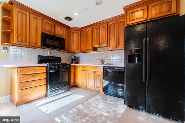 Building Photo - 5600 Asbury Ct