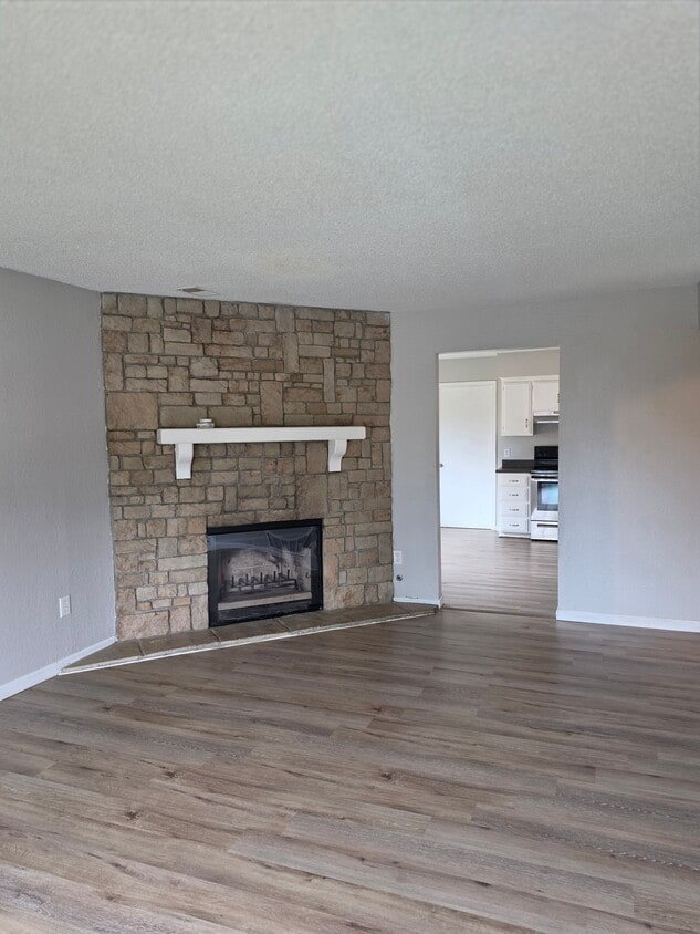 Building Photo - 9132 E 85 St