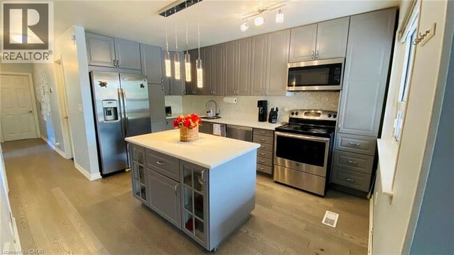 Photo du bâtiment - 1601 Sandgate Crescent