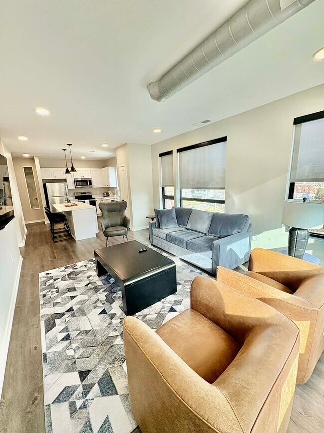 Building Photo - Fully Furnished 1 bedroom with a den, Utilities Included! Short-term leases available now!