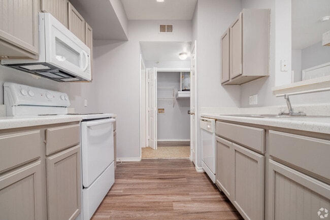 Kitchen - Mia Highland Park