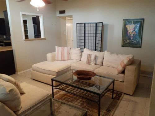 Foto del edificio - 2714 McCart Ave