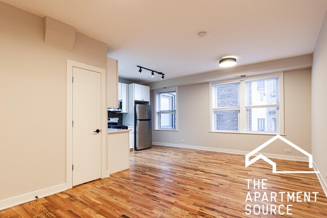Building Photo - 653 W Wrightwood Ave