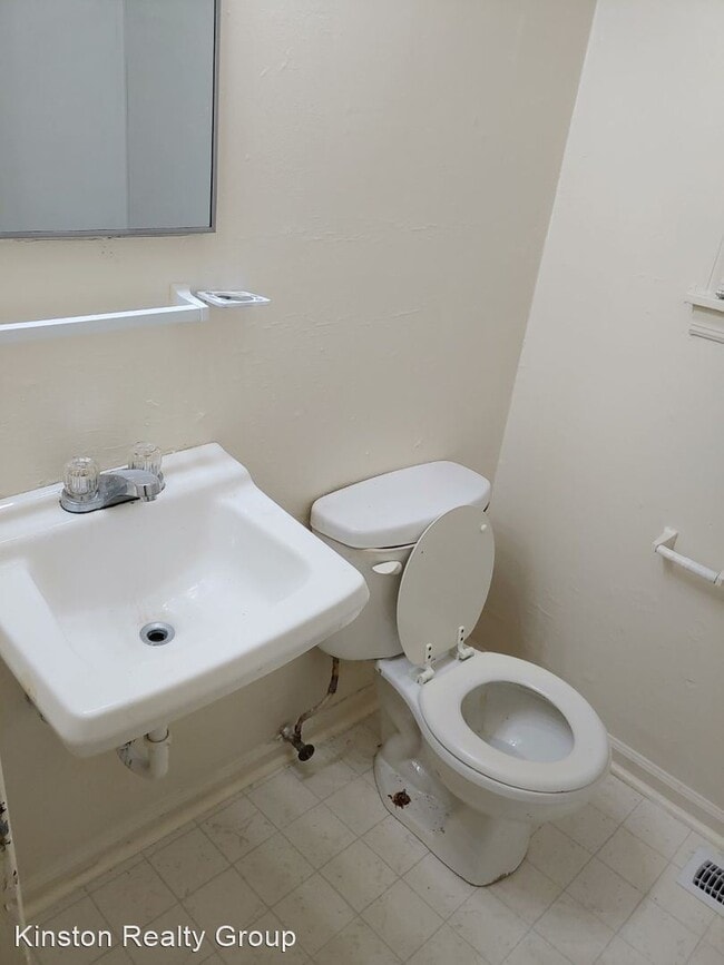 Building Photo - 3 br, 1 bath House - 904 Candlewood Drive