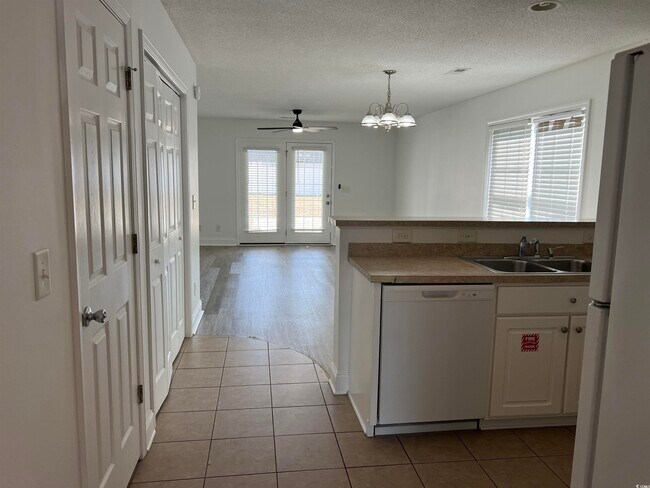 Building Photo - 2803 Hilton Dr