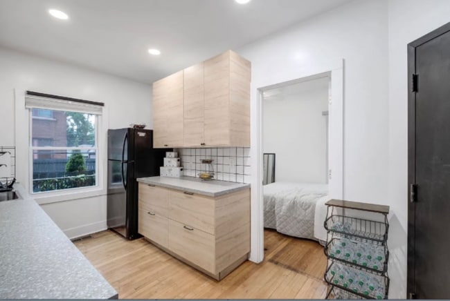 Building Photo - 1600 Central St