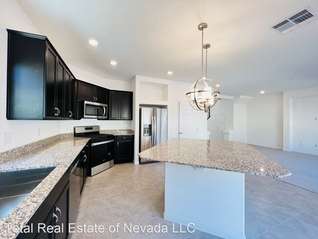 Building Photo - 4 br, 3.5 bath House - 7760 S Westwind Rd