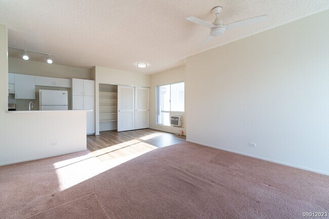 Foto del edificio - Palm Court, $2645, 2br/2ba Townhouse w/2 p...