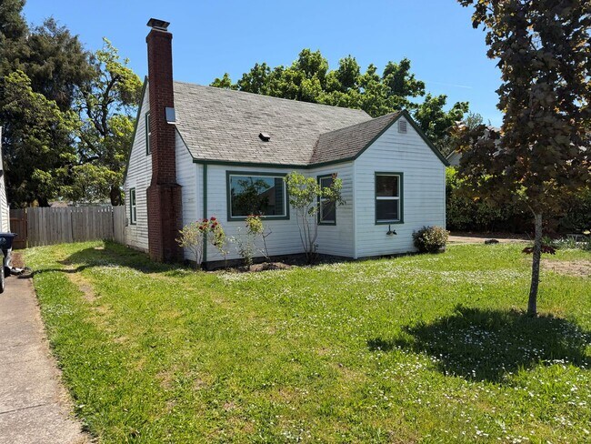 Foto del edificio - Large updated 2 bedroom 1 bathroom house in Springfield!