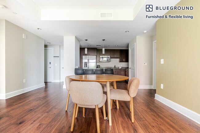 Building Photo - 12025 Town Square St