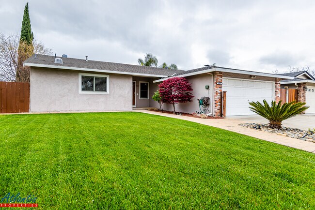Building Photo - 464 Crosslees Dr