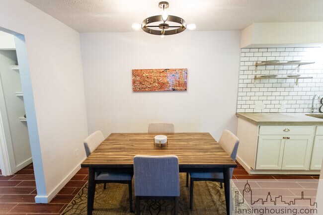 Foto del edificio - 331 E Hillsdale St