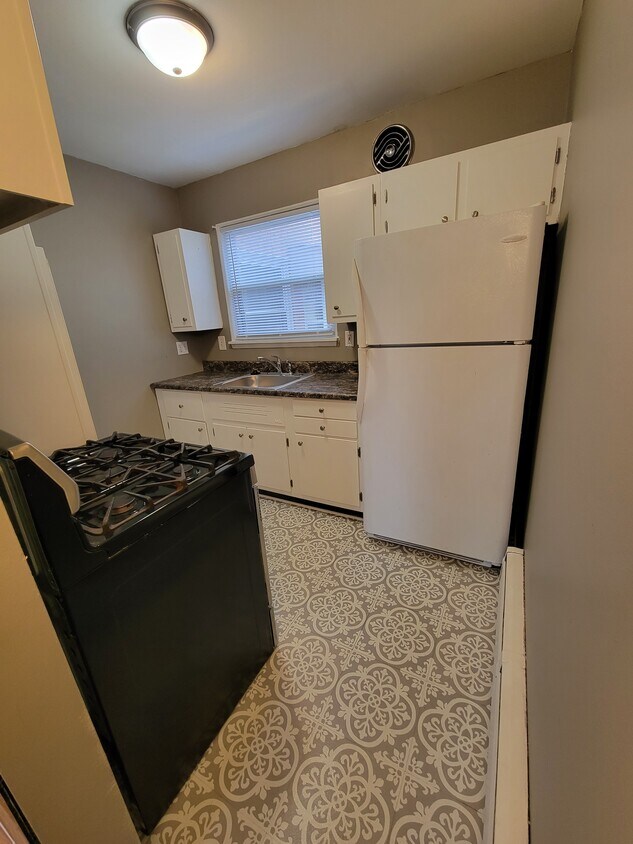 2718 W 13 Mile Rd Unit 2, Royal Oak, MI 48073 Condo for Rent in