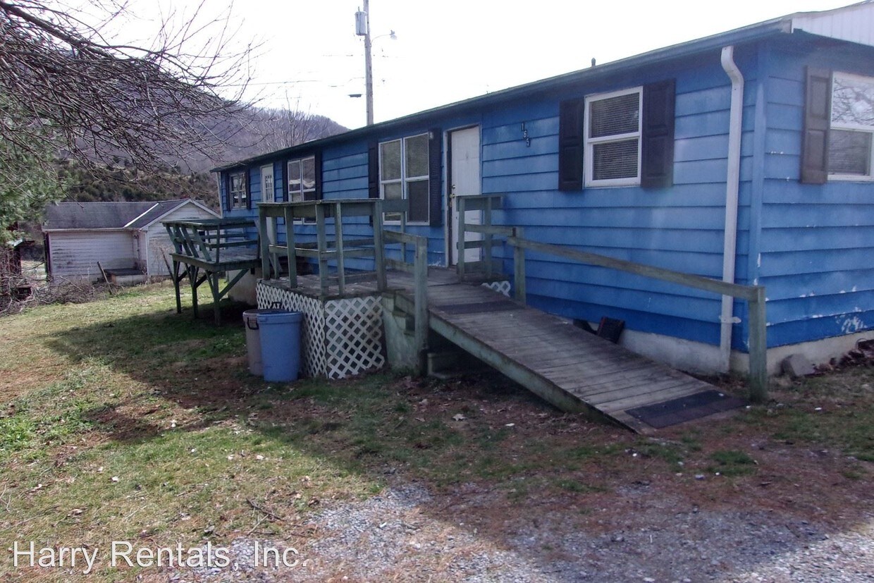 Primary Photo - 165 White Birch St