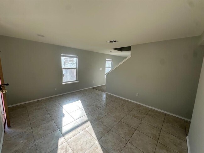 Foto del edificio - 102 Blanco Woods Blvd