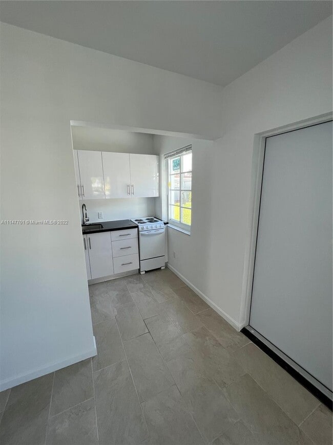 Building Photo - 840 81st St