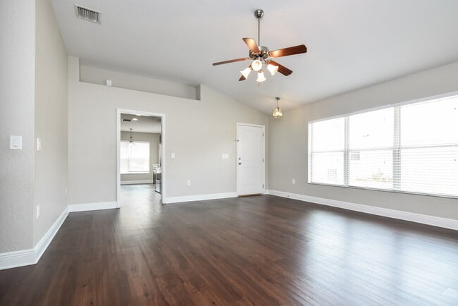 Foto del edificio - 10755 Standing Stone Dr
