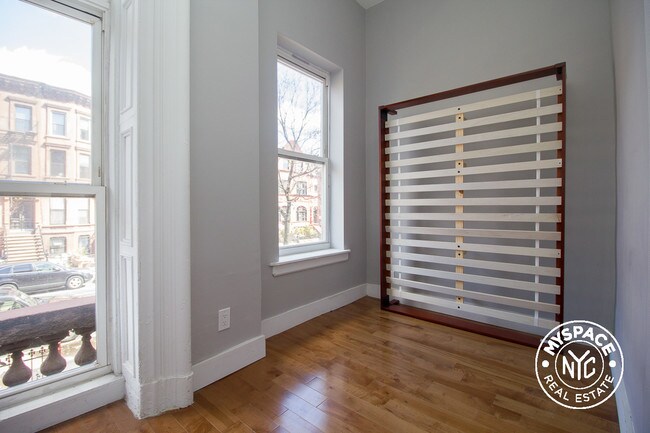 Foto del edificio - 1076 Dean St