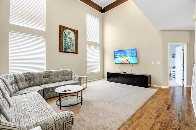 Foto del edificio - 152 Rosewood Dr